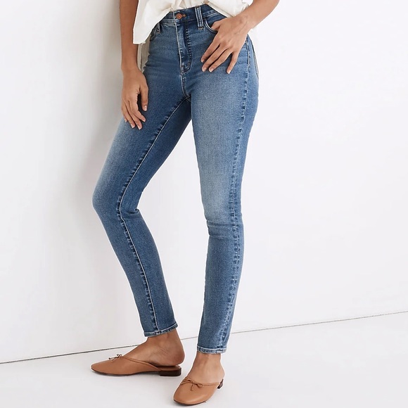 Madewell Petite 10" High-Rise Roadtripper Authentic Jeans in Vinton Wash - Picture 1 of 11